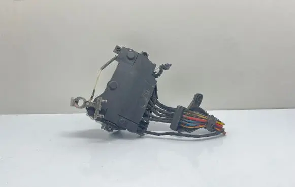 Volvo V40 Fuse module 30659192 19228 C9Y1B1