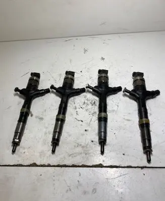 Toyota Avensis T250 Fuel injectors set 236700G010