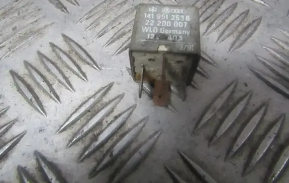 Audi A4 S4 B5 8D Other relay 141951253b 22200007