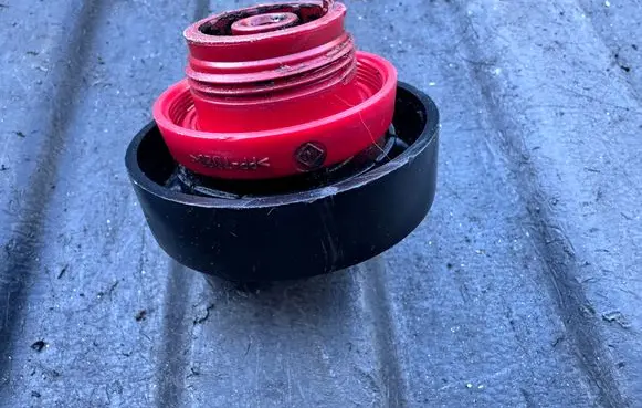 Infiniti FX Oil filler cap PP1020