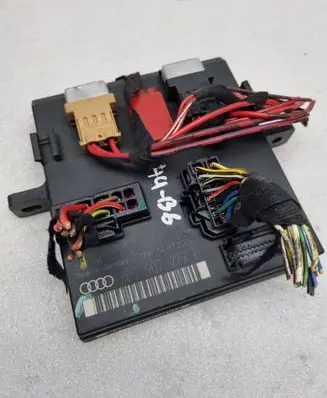 Audi A4 S4 B6 8E 8H Comfort/convenience module 8E0907279F