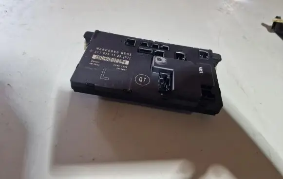 Mercedes-Benz E W211 Other control units/modules 2118701126
