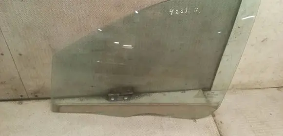 KIA Carens II Front door window glass four-door 