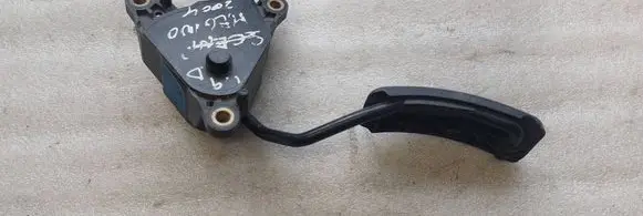 Renault Megane II Accelerator throttle pedal 8200153270