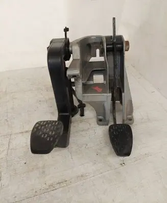Mercedes-Benz Sprinter W901 W902 W903 W904 Pedal assembly 9012900419