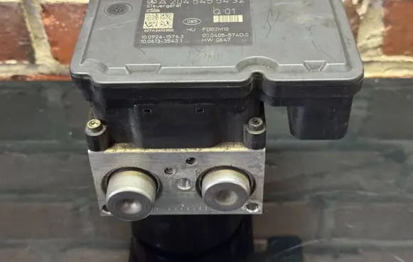 Mercedes-Benz C W204 ABS Pump A2044310712 A2045455432