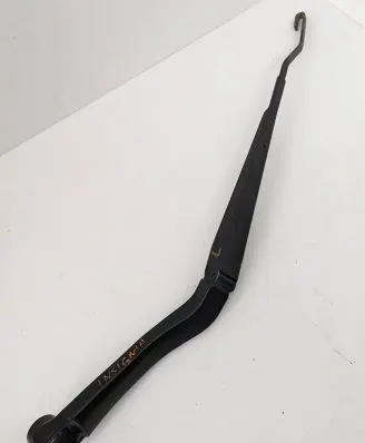 Front wiper blade arm