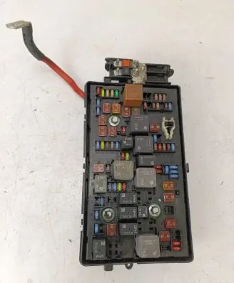 Opel Insignia A Fuse module 13275884