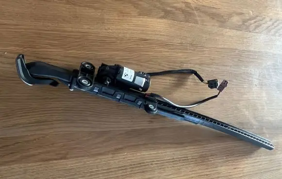 BMW 3 E92 E93 Seat belt adjustment motor 9165378 7119165378