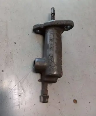 Mercedes-Benz C W202 Clutch master cylinder 2022900011
