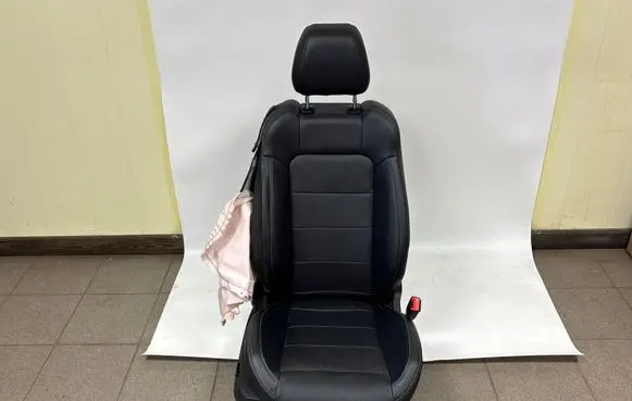 Ford Mustang VI Front passenger seat