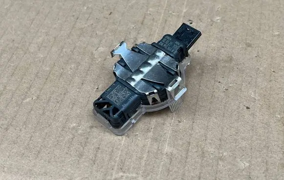 Audi A6 S6 C8 4K Rear glass lock/latch E438 81A955555B