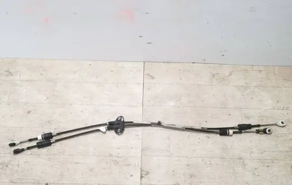 Volvo V40 Gear shift cable linkage 4yta058