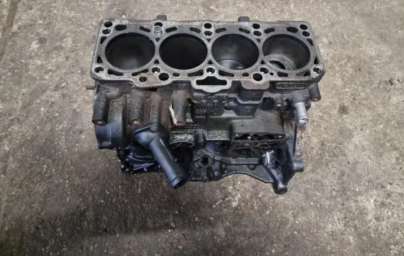 Volkswagen PASSAT B6 Engine block 03G021AC