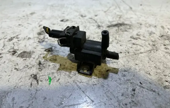Toyota Corolla Verso AR10 Turbo solenoid valve 72828606