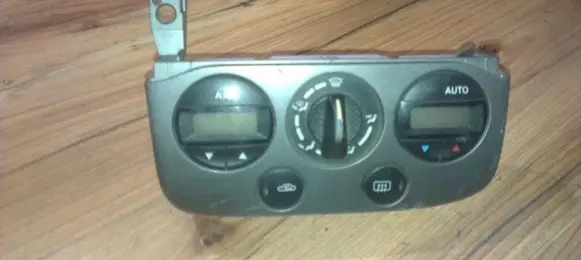 Nissan Primera Climate control unit 275109f600