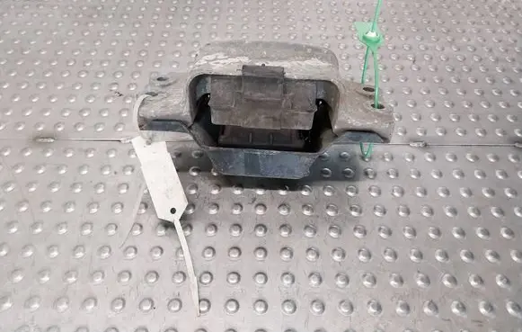 Volkswagen Golf V Engine mount bracket 1K0199555T