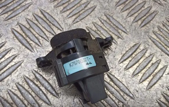 Mazda 3 I Interior temperature sensor K7570B32T