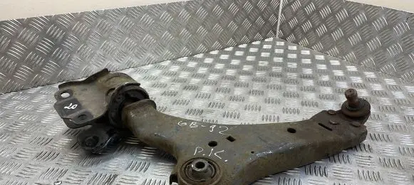 Volvo XC60 Front lower control arm/wishbone 8G9N3A053A