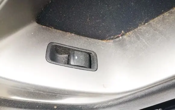 Subaru Legacy Electric window control switch