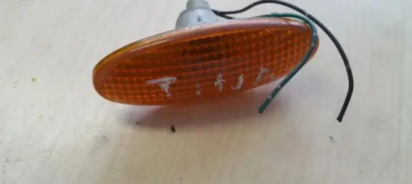 Nissan Almera Tino Front fender indicator light