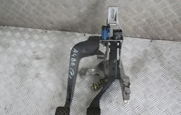 Audi A4 S4 B6 8E 8H Clutch pedal 8E1721117A
