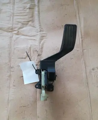 Ford Focus Accelerator throttle pedal 2M519F836AC