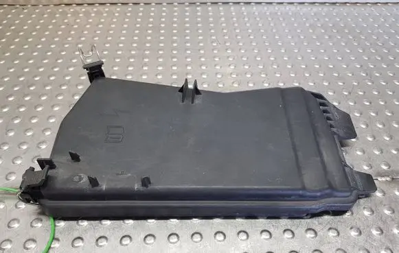 Mercedes-Benz E W212 Fuse box cover S2637383 A2125400082