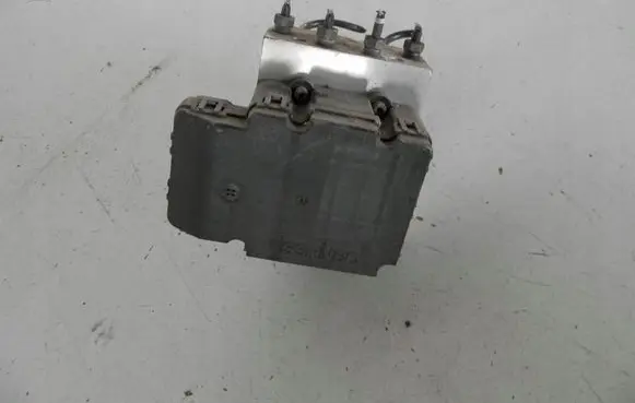 Suzuki Wagon R+ ABS Pump 04500194