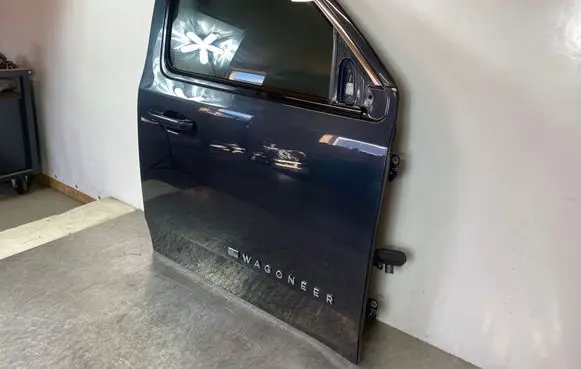 Jeep Grand Wagoneer Front door 