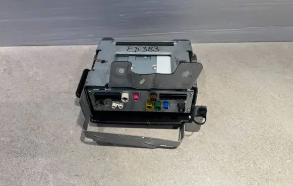 Land Rover Defender Radio/CD/DVD/GPS head unit L8B219L300TDED383 908VLUV781318