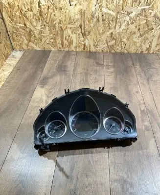 Mercedes-Benz E W212 Speedometer (instrument cluster) A2129003109 A2049012702