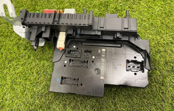 Mercedes-Benz C W204 SAM control unit 2049060205 SW2319025101