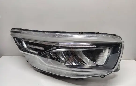 Iveco Daily 6th gen Headlight/headlamp 10R050080