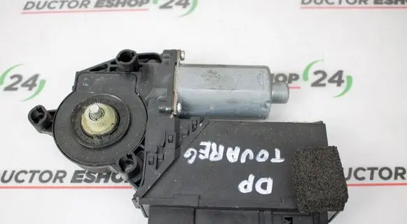 Volkswagen Touareg I Front door window regulator motor 7L0959793D 0130821765