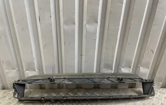 Tesla Model S Intercooler air guide/duct channel 105784700D