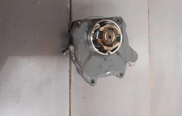 Opel Insignia A Vacuum pump 55205446