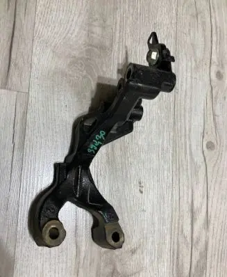 Toyota Hilux VIII Engine mounting bracket