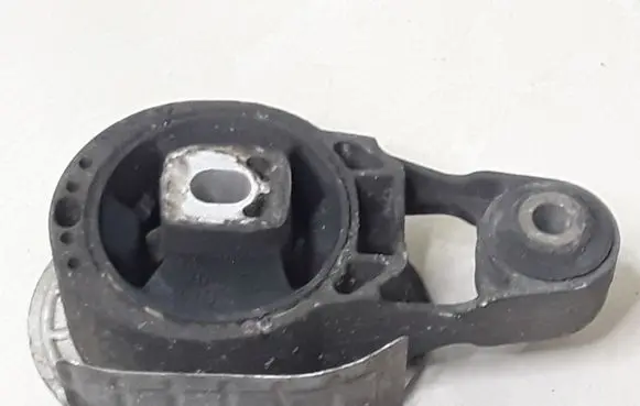 Saab 9-3 Ver2 Engine mount bracket 2104066 210387