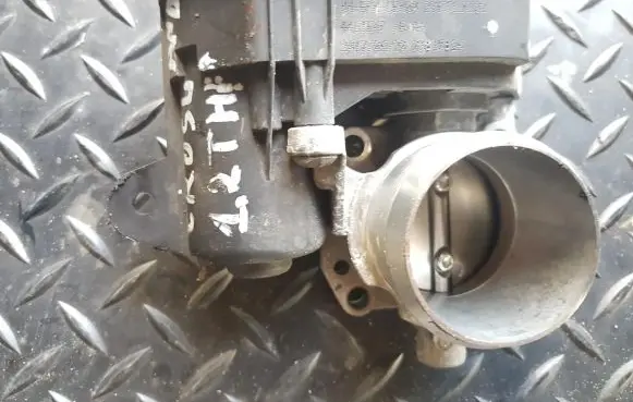 Opel Grandland X Throttle body valve 9801942080