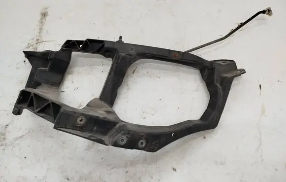 Mitsubishi Colt Headlight/headlamp mounting bracket MN105059