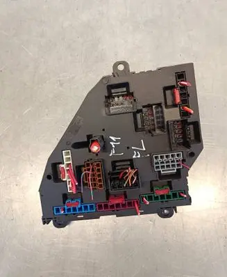 BMW 5 F10 F11 Fuse module 417033452 9264923 04715668