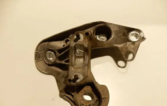 Audi A6 S6 C6 4F Engine mounting bracket 4F0199351E 51202