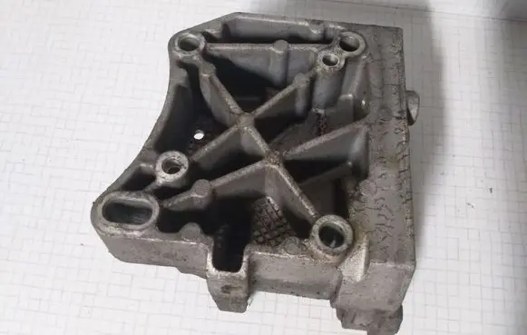 Peugeot 307 Generator/alternator bracket 9637349380