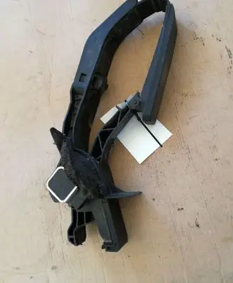Mercedes-Benz C W203 Accelerator throttle pedal A2113010001