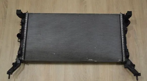 Renault Laguna III Coolant radiator 214000035R