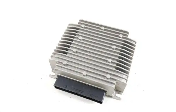 Tesla Model S Sound amplifier 100483310A 100035000109