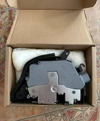 BMW X5 E53 Front door lock 51218402537