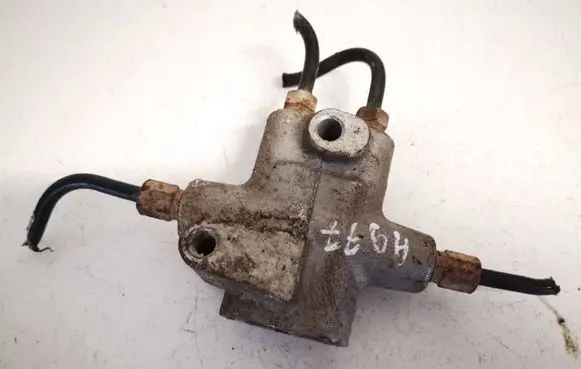 Toyota Avensis T220 Brake power pressure regulator 