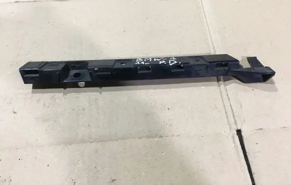 BMW 1 E82 E88 Fender mounting bracket 7118160